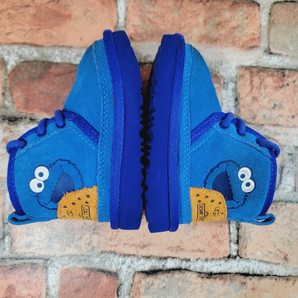 Ugg Kids Unisex Blue Sesame Street Cookie Monster Baby Boots Size 6 - Picture 8 of 12
